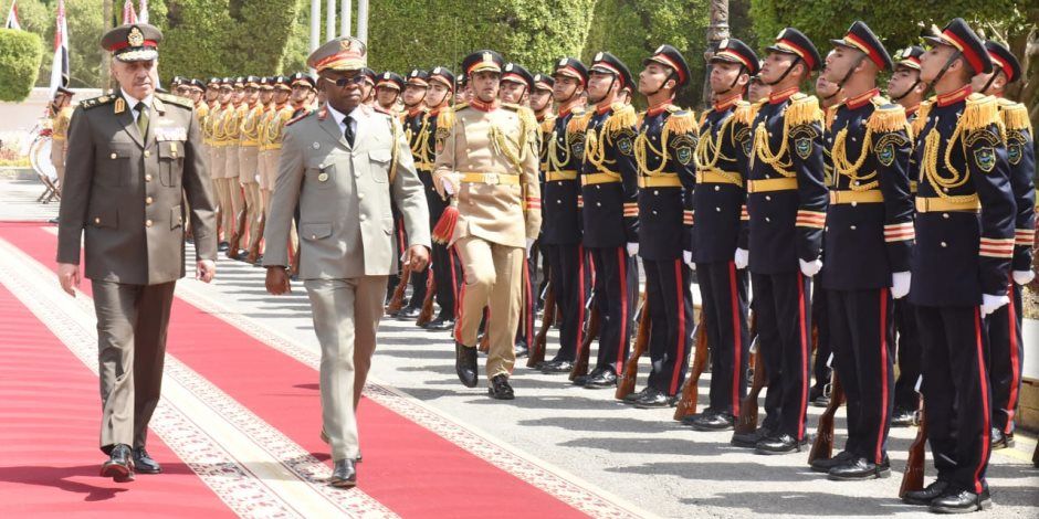 الفريق أحمد خليفة رئيس أركان حرب القوات المسلحة يلتقى رئيس هيئة الأركان العامة للقوات المسلحة بجمهورية الكونغو الديمقراطية