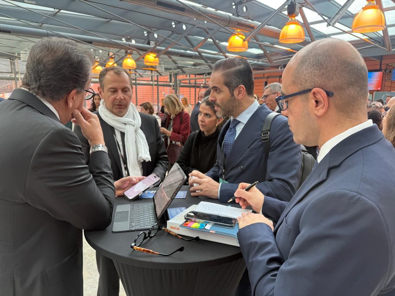 وزير الصحة يبحث مع شركة سانوفي تعزيز التعاون في توطين صناعة اللقاحات ودعم الأمن الصحي