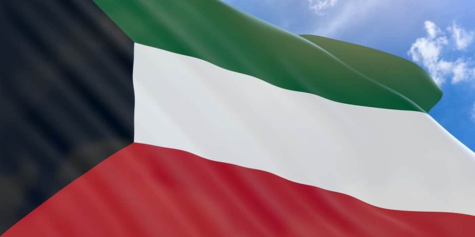 الكويت تطالب المواطنين والمقيمين بالبقاء فى منازلهم حتى صباح الأربعاء