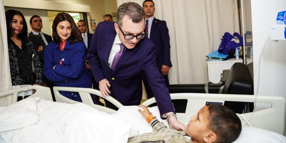 وزير التخطيط يزور مستشفى أهل مصر لعلاج الحروق