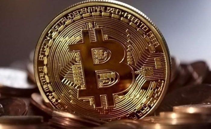 تراجع العملات المشفرة مع ترقب مهلة ترامب لإيران.. وبيتكوين قرب 68 ألف دولار