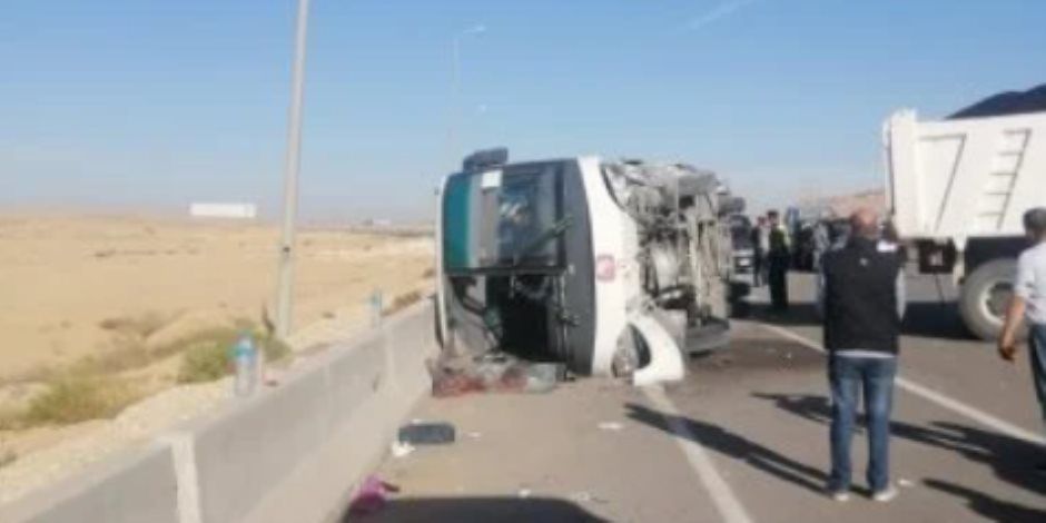 إصابة 18 طالبا فى انقلاب أتوبيس على الطريق الصحراوى بالمنيا