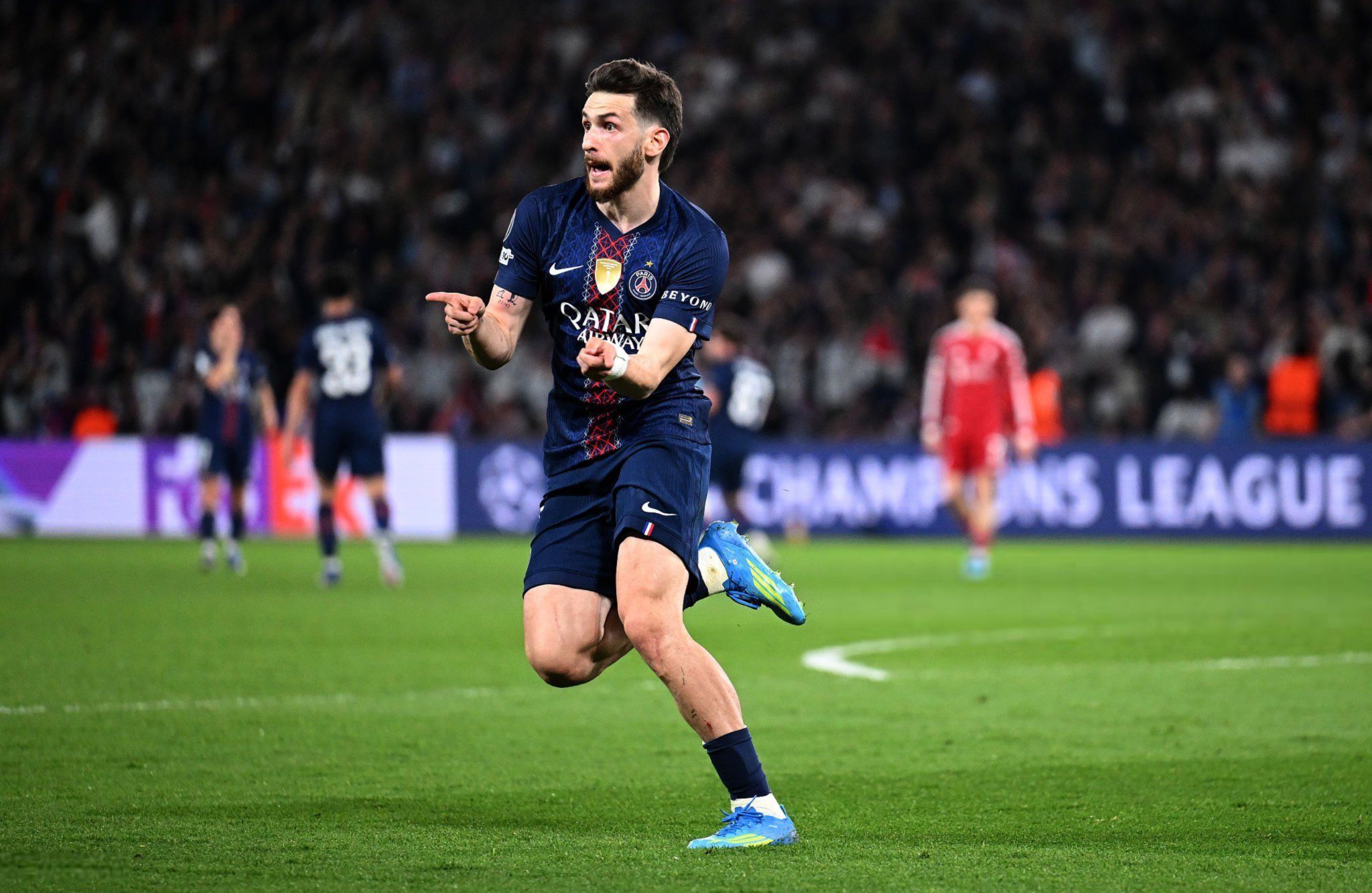 كفار يهين دفاع وحارس الريدز.. اطّلع على هدف كفاراتسيخيليا...