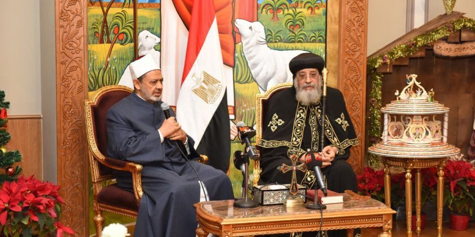 خلال اتصال هاتفي.. شيخ الأزهر يهنِّئ البابا تواضروس والإخوة المسيحيين بعيد القيامة المجيد