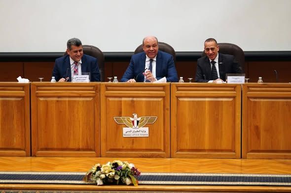 الحفني: تكامل الجهود مع شركات الطيران يعزز استدامة التشغيل وتنافسية السوق المصري