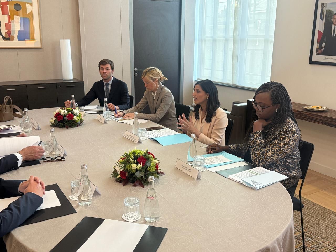 وزير الصحة يلتقي وزيرة الدولة الفرنسية لبحث تعزيز الشراكات وتبادل الخبرات في مفهوم  «الصحة الواحدة»