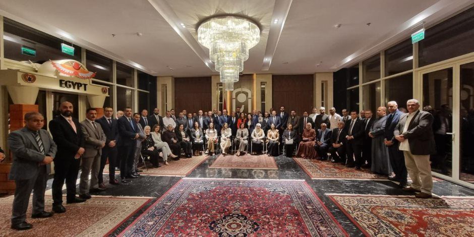 وزير الخارجية يلتقي أبناء الجالية المصرية في الكويت