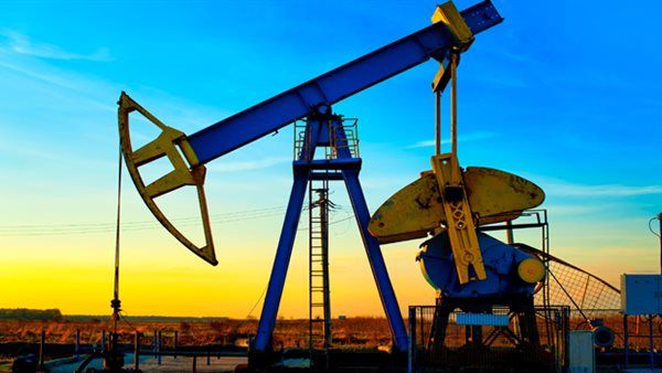 النفط يهبط لأقل من 100 دولار بعد إعلان ترامب وقف إطلاق النار مع إيران