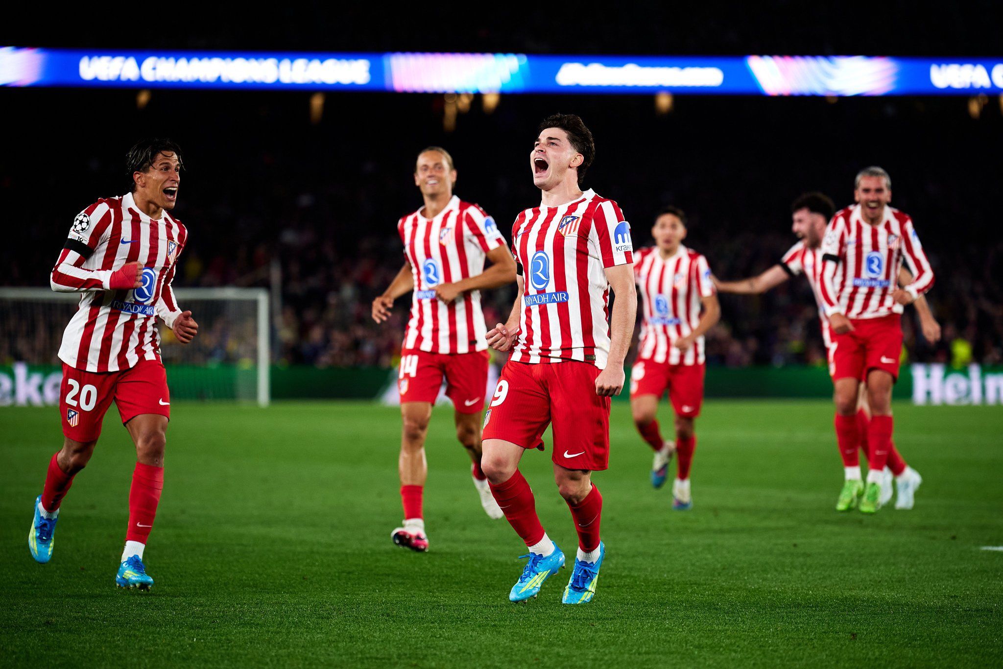 خبير تحكيمي يحسم الجدل.. هل تعرض كوبارسي وبرشلونة...