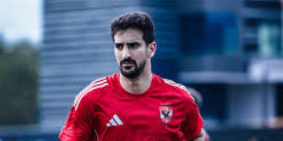 بن رمضان يقترب من التواجد في تشكيل الأهلي الأساسي أمام سموحة