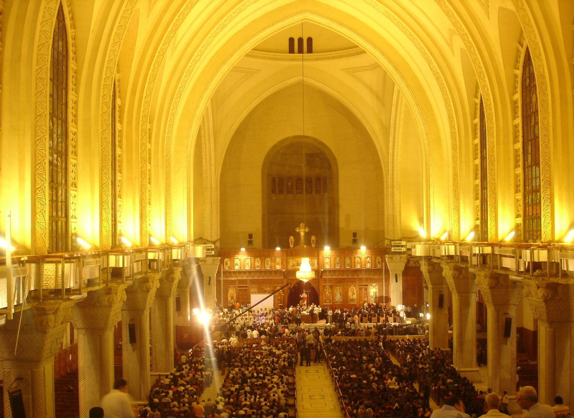 الجمعة العظيمة في الكاتدرائية المرقسية بالعباسية.. تنظيم محكم...