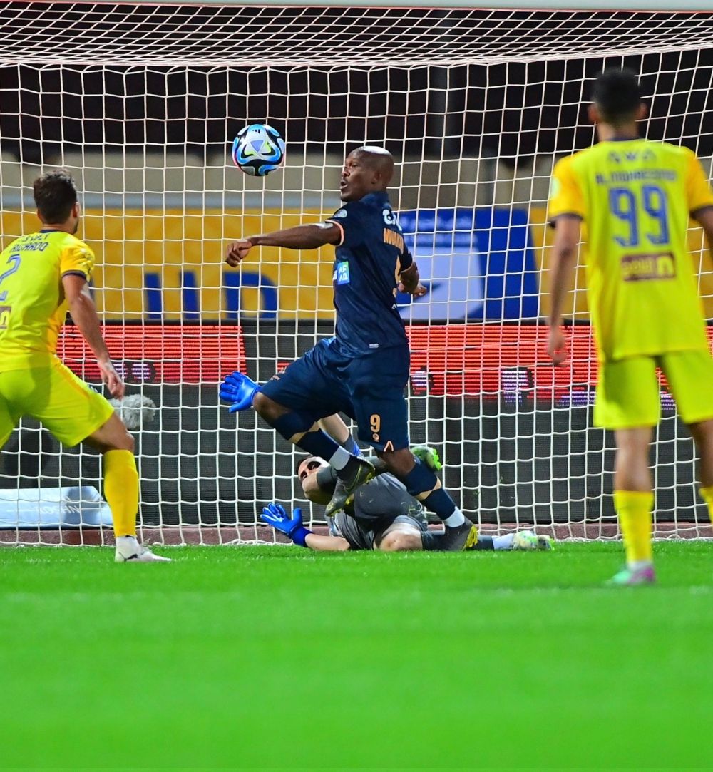 اطّلع على مجانًا الآن.. القنوات الناقلة لمباراة الحزم ضد...