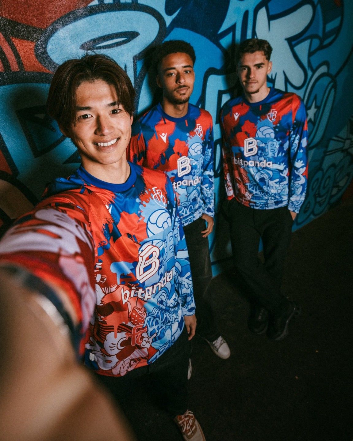 حريق هائل يوقف مباراة بازل وتون.. وقرار تطورات...