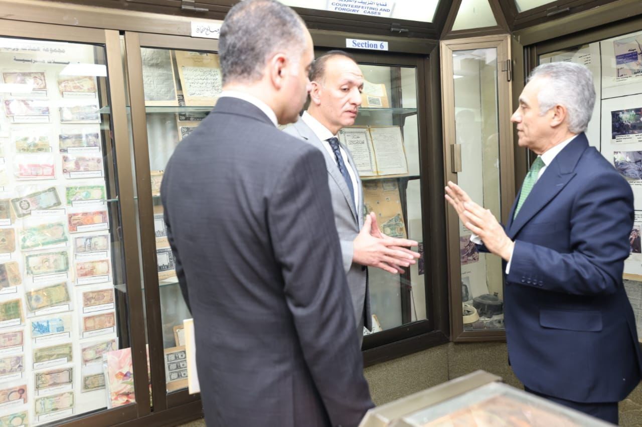 تطبيقا للعمل عن بُعد.. وزير العدل يباشر مهامه من مركز الدراسات ويعقد لقاءً مع نادي مجلس الدولة