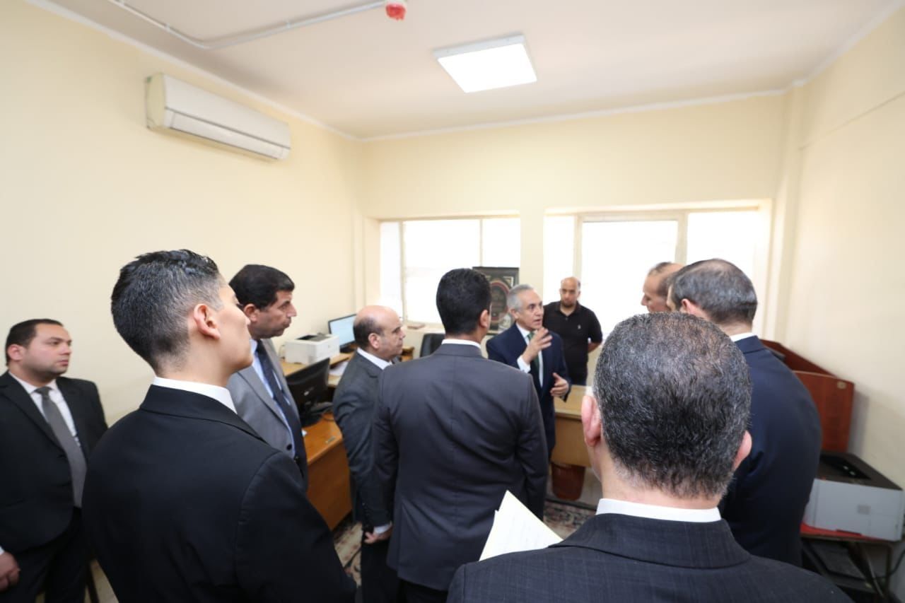 تطبيقا للعمل عن بُعد.. وزير العدل يباشر مهامه من مركز الدراسات ويعقد لقاءً مع نادي مجلس الدولة