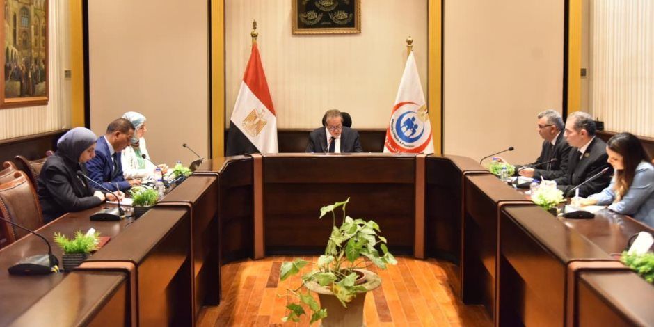 وزير الصحة يبحث تجهيز المنشآت الطبية بالتعاون مع المجموعة العلمية لتطوير البنية التعليمية والصحية