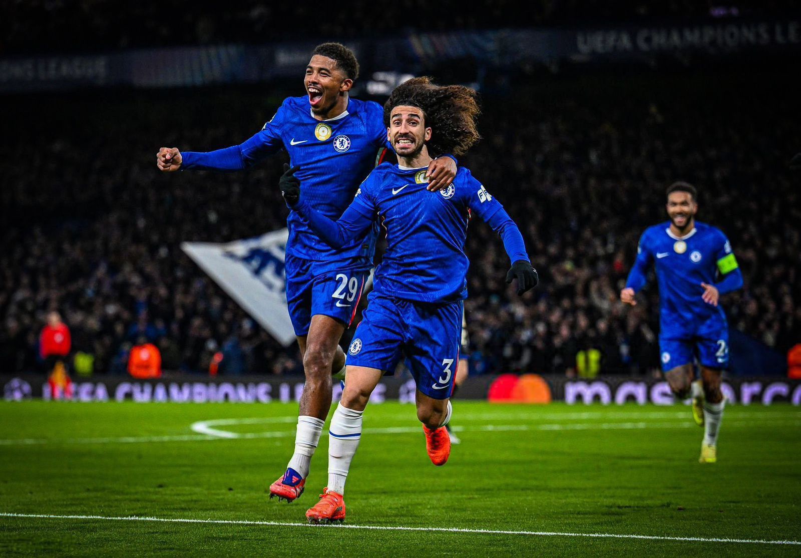 أرقام وحقائق مثيرة قبل الكلاسيكو.. تاريخ مواجهات مانشستر...