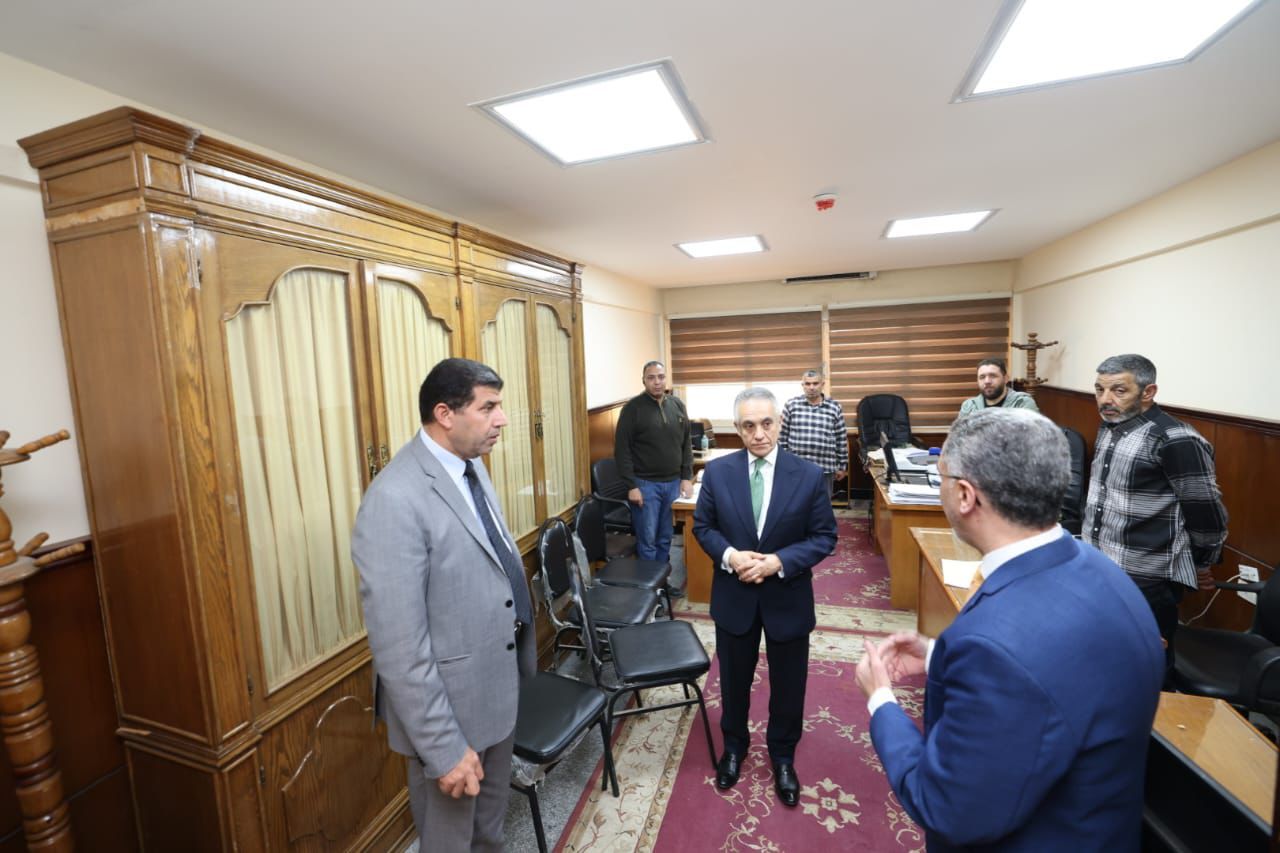 تطبيقا للعمل عن بُعد.. وزير العدل يباشر مهامه من مركز الدراسات ويعقد لقاءً مع نادي مجلس الدولة