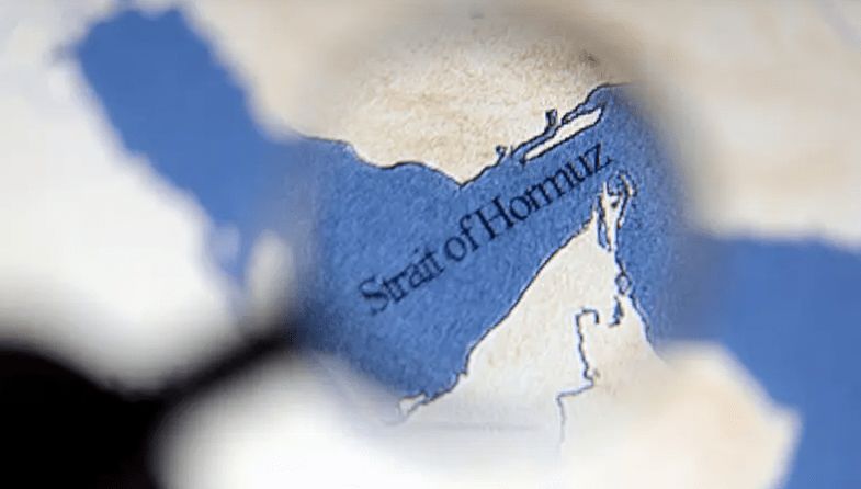إيران: فرض أمريكا لقيود على السفن في مضيق هرمز “يصل لدرجة القرصنة”