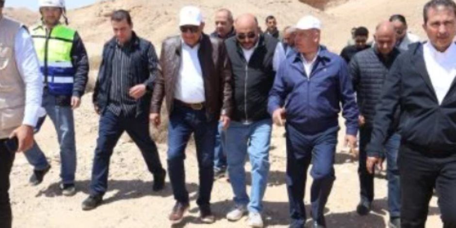 ​من فوق قمة "الجلالة".. وزيرا النقل والكهرباء يطلقان إشارة بدء مشروعات طاقة الرياح