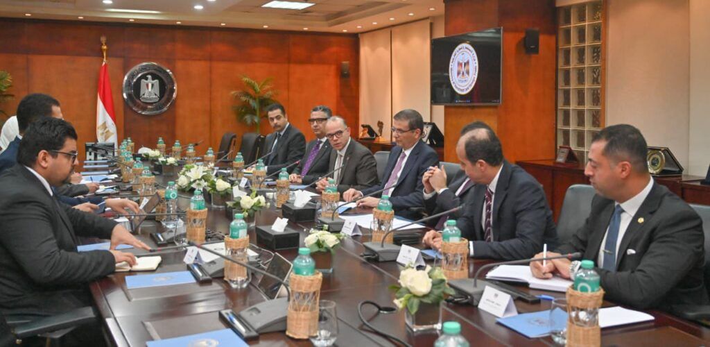 تنسيق حكومي لمناقشة تفعيل البورصة السلعية وتعزيز استقرار الأسواق