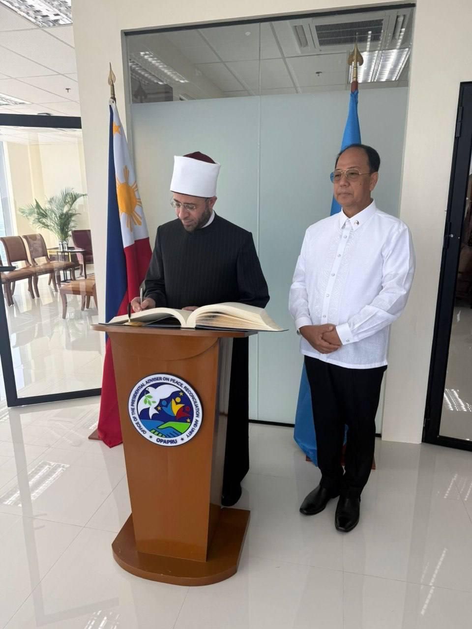 مستشار الرئيس الفلبيني للمصالحة والوحدة يستقبل وزير الأوقاف ضمن جدول الزيارة إلى الفلبين