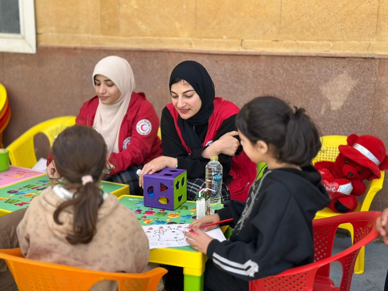 مصر تمد غزة بـ 155 ألف سلة غذائية وتستقبل الدفعة 34 من المصابين