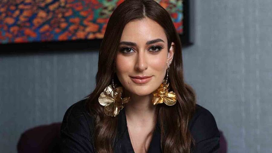 أمينة خليل تعود للسينما مع أحمد حلمي والدراما مع أحمد عز تستعد الفنانة أمينة خليل للعودة إلى نشاطها الفني من جديد بعد فترة غياب خلال العام الماضي حيث اختارت الابتعاد إقرأ المزيد