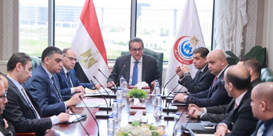 وزير الصحة يترأس اجتماع اللجنة العليا لمتابعة توافر واستقرار سوق الدواء وتشجيع الصناعة الدوائية المحلية