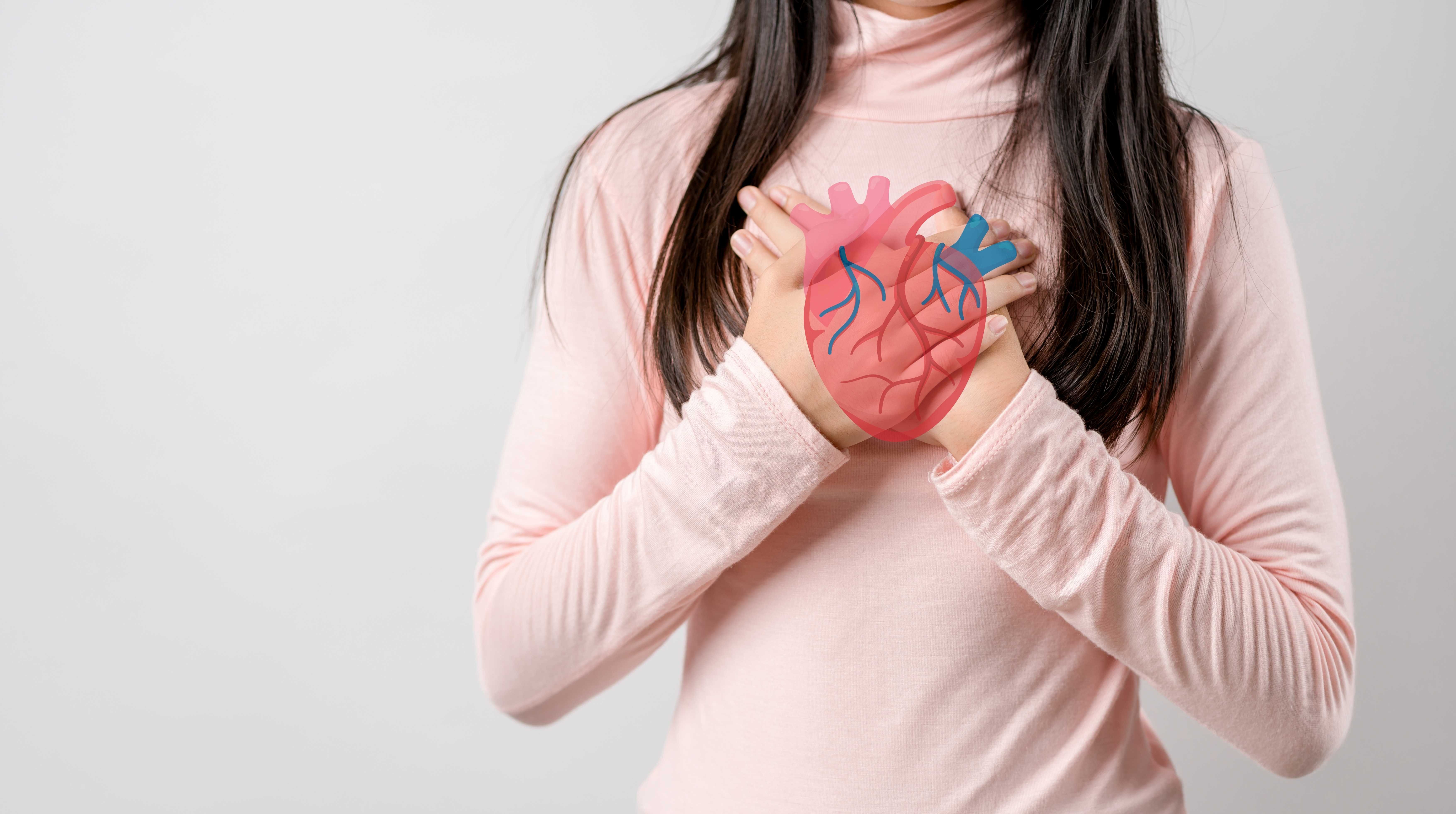 الفرق بين الأزمة القلبية وارتجاع المريء: انتبهي.. قلبكِ يخدعكِ!