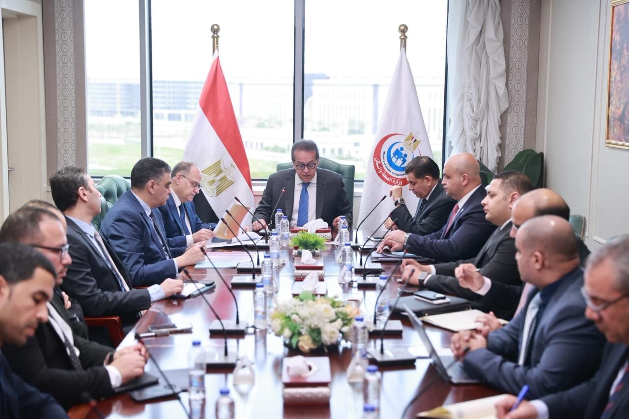 وزير الصحة يترأس اجتماع اللجنة العليا لمتابعة توافر واستقرار سوق الدواء وتشجيع الصناعة الدوائية المحلية