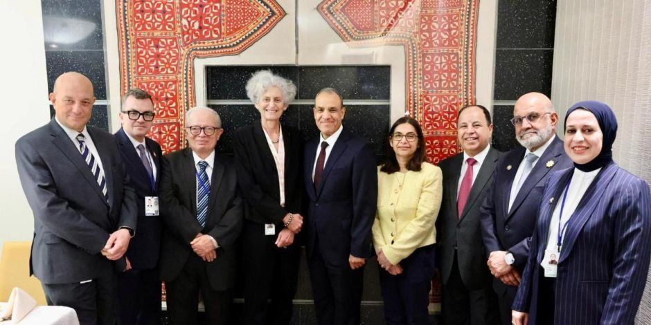 وزير الخارجية يلتقى مع نائب رئيس البنك الدولي للبنية التحتية