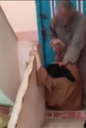 كشف ملابسات فيديو يظهر خلاله أحد الأشخاص يتعدى على سيدة في كفر الشيخ