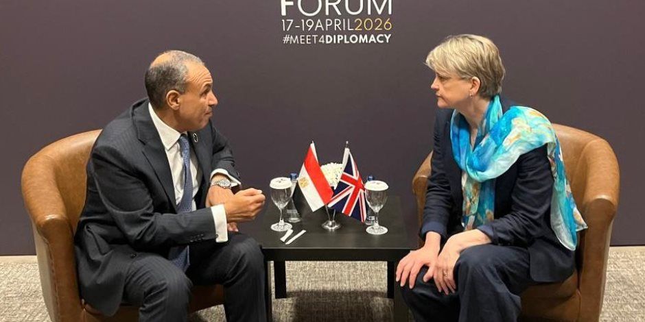 وزير الخارجية ونظيرته البريطانية يبحثان سبل دعم العلاقات الثنائية ومستجدات الوضع الاقليمى