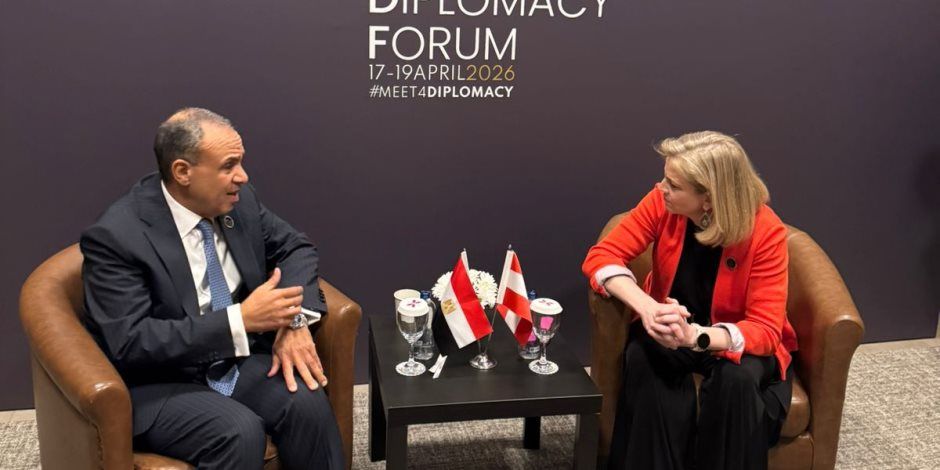 وزير الخارجية يلتقى مع نظيرته النمساوية لبحث سبل دعم العلاقات الثنائية وتناول مستجدات الأوضاع