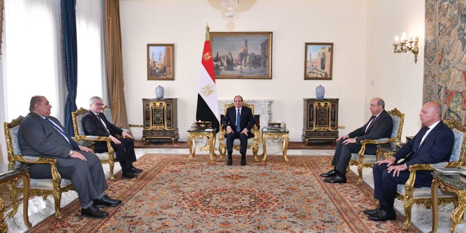 الرئيس السيسى: مصر تنفذ خطة متكاملة لتحديث منظومة الطيران المدنى