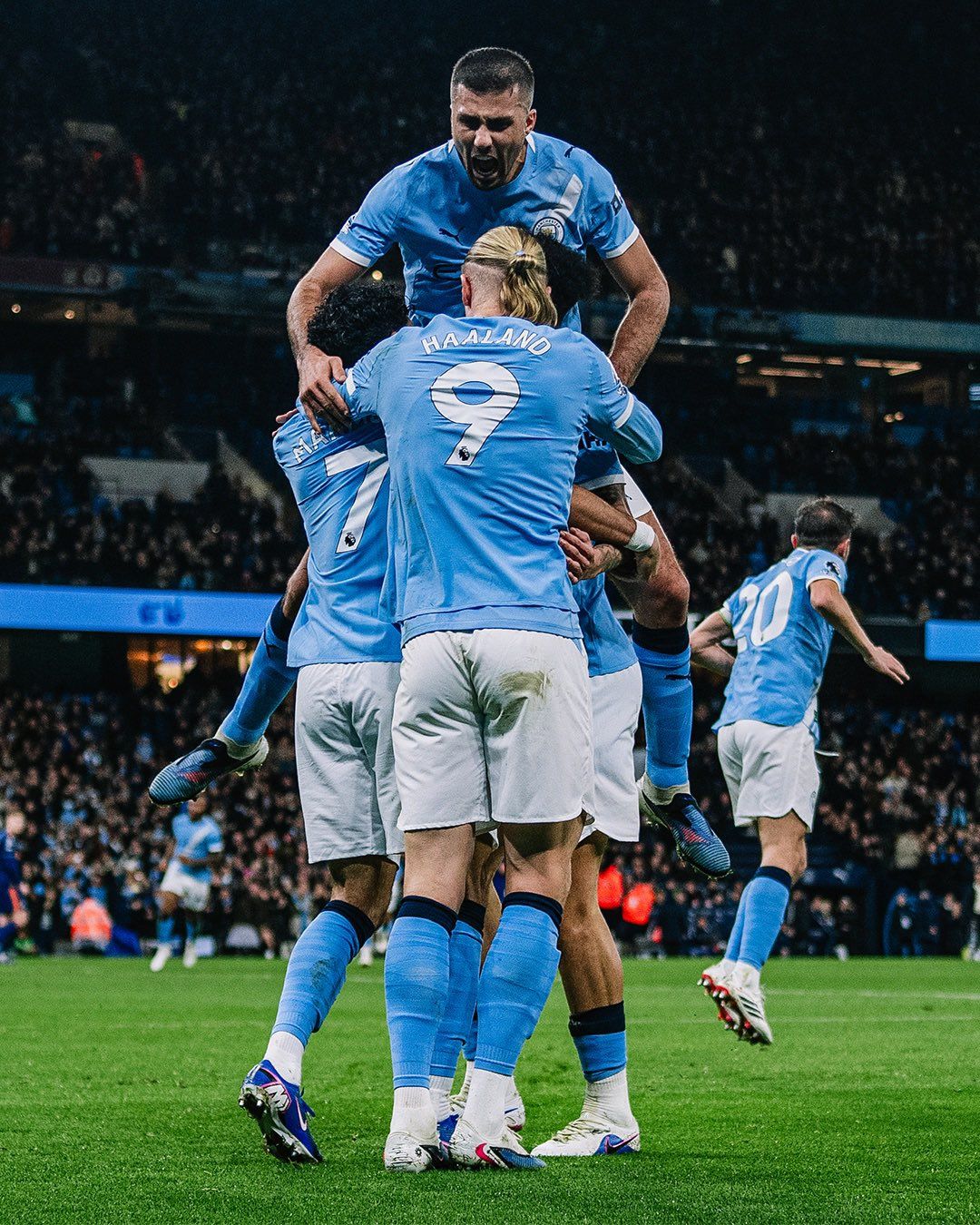 ”لا تفوتك القمة” موعد مباراة مانشستر سيتي ضد...