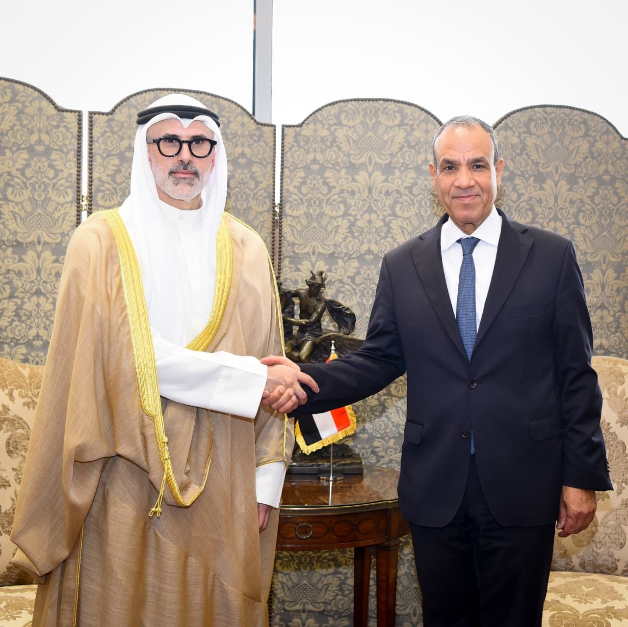 وزيرا خارجية مصر والكويت يعقدان مشاورات سياسية في القاهرة ويؤكدان عمق العلاقات الأخوية بين البلدين الشقيقين