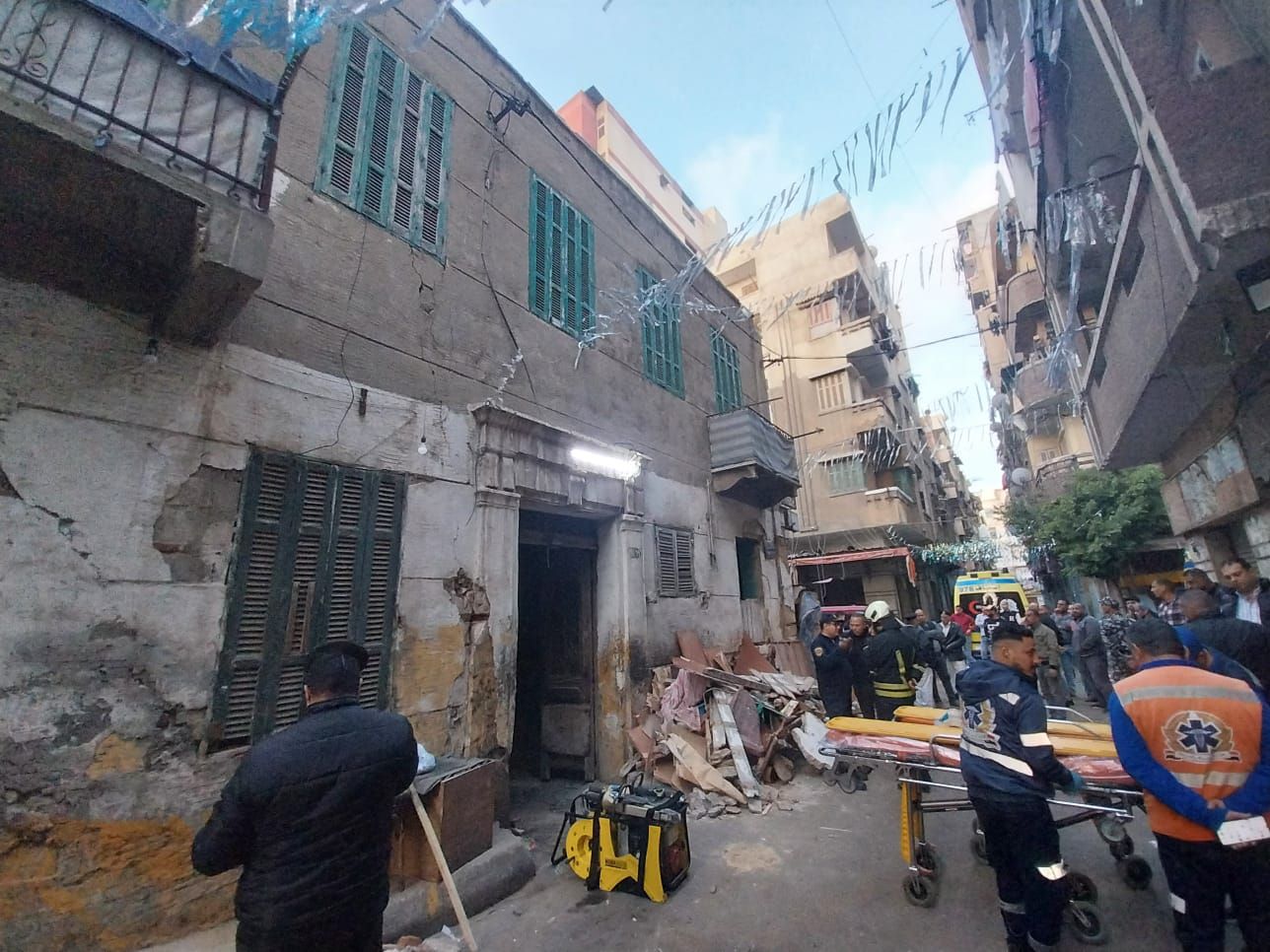 كلية الآداب بجامعة الإسكندرية تنعى ضحايا حادث انهيار...