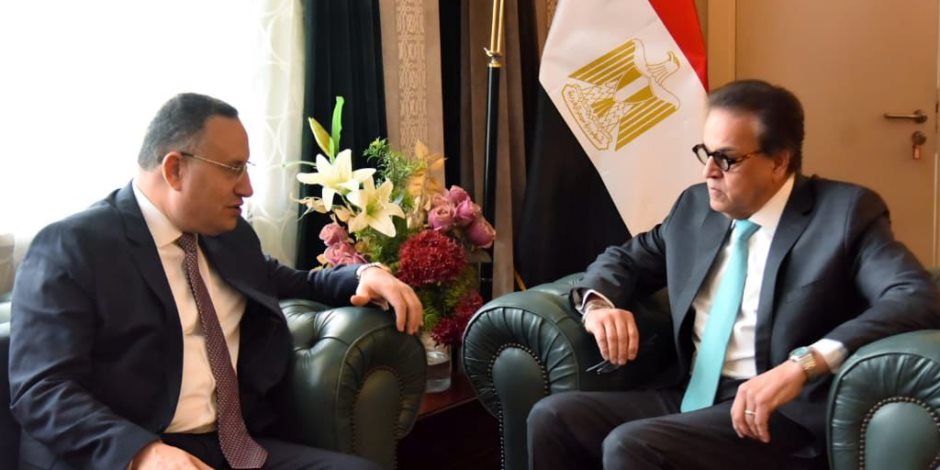 وزيرا الصحة والتعليم العالي يبحثان تعزيز التعاون الاستراتيجي لدعم منظومة التأمين الصحي الشامل