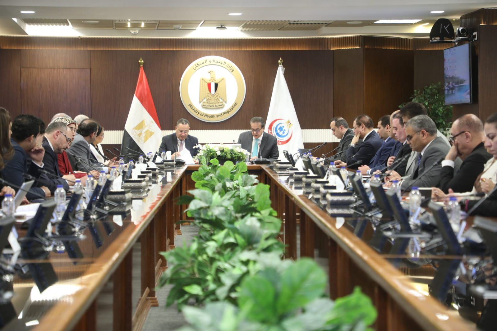 وزيرا الصحة والتعليم العالي يبحثان تعزيز التعاون الاستراتيجي لدعم منظومة التأمين الصحي الشامل