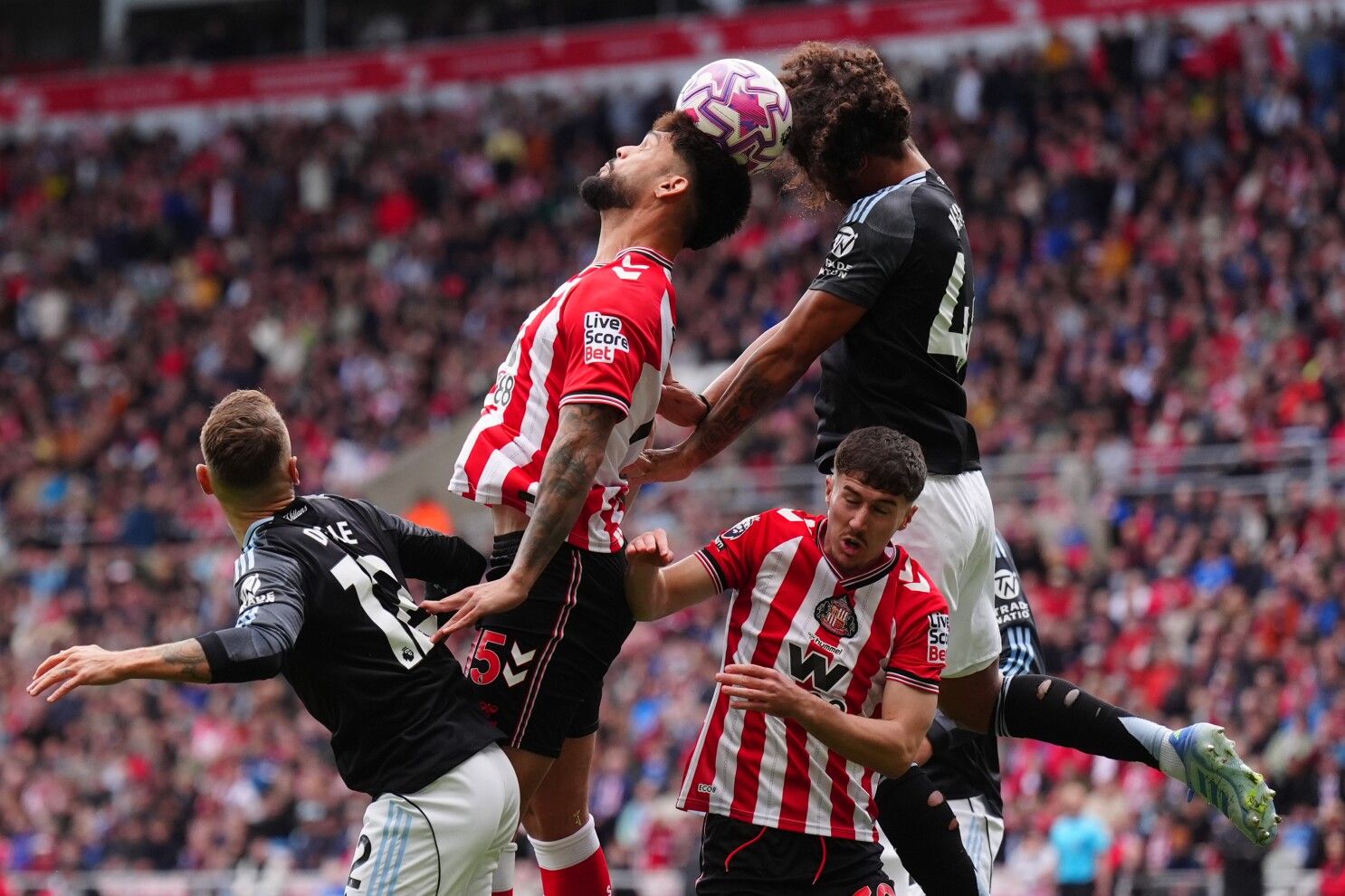 أستون فيلا ضد سندرلاند.. مواجهة نارية على أرض...