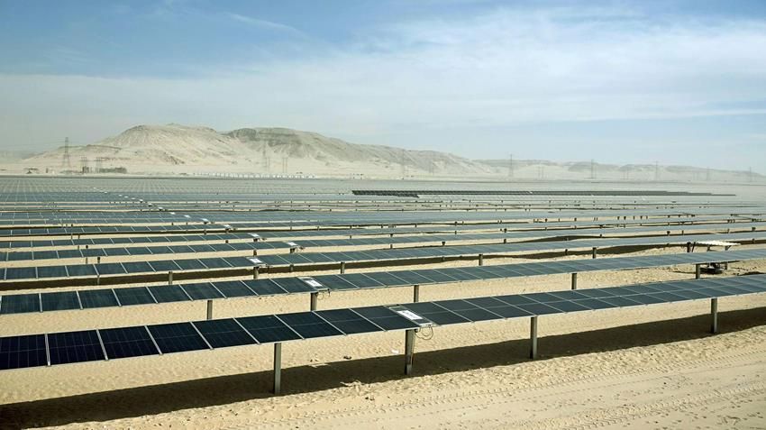 مراحل تشغيل أضخم مشروع طاقة شمسية في مصر.....