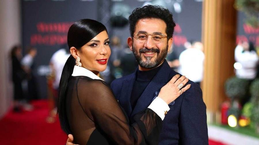 أحمد حلمي يعرض صورة رسمها لمنى زكي بالزيت قبل 27 سنة كشف الفنان أحمد حلمي عن موهبة فنية جديدة بعيدا عن عالم التمثيل حيث فاجأ جمهوره بدخوله مجال الرسم من خلال لو إقرأ المزيد