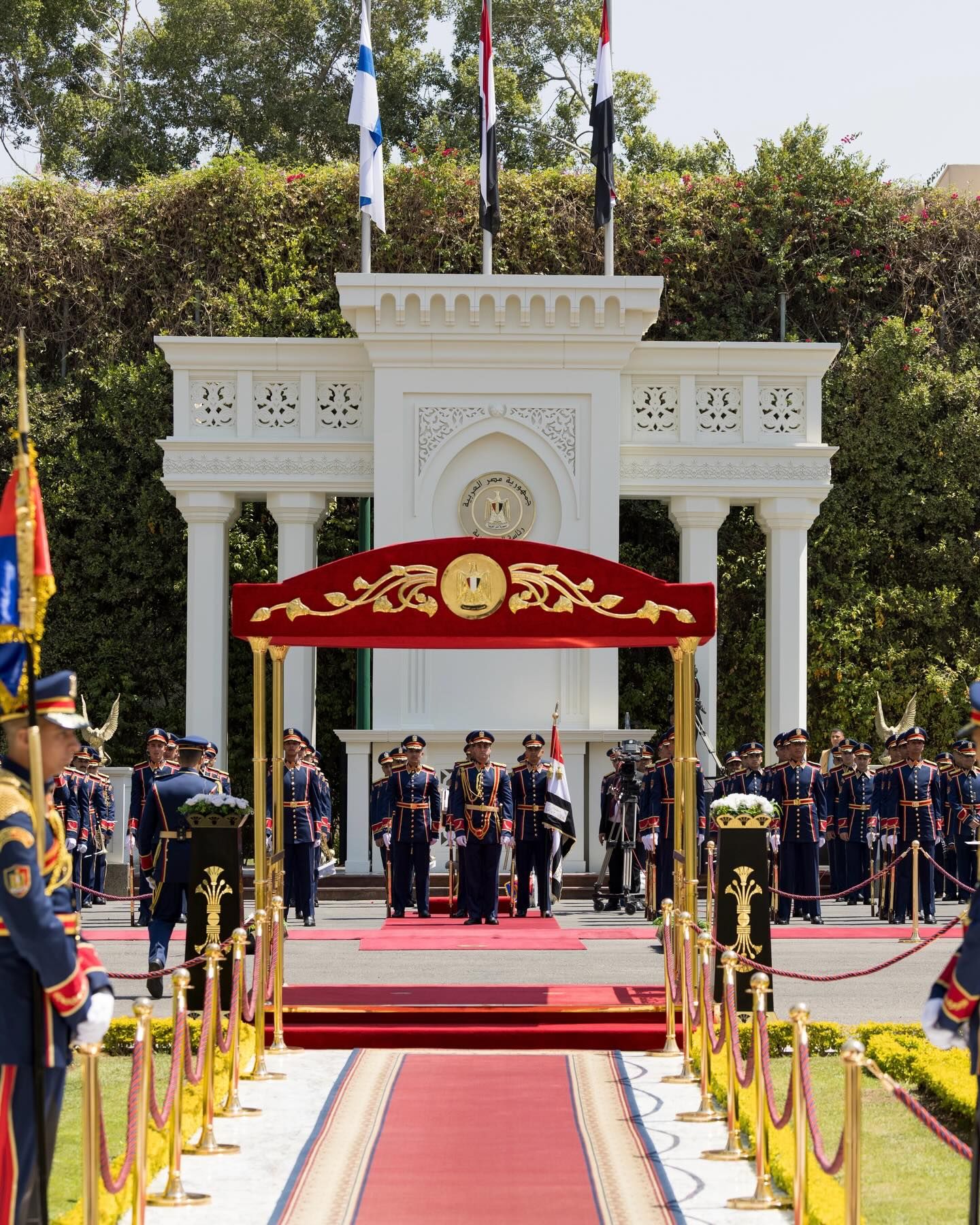 رئيس فنلندا بعد وصوله إلى القاهرة: شكراً للرئيس السيسي على الاستقبال الحار