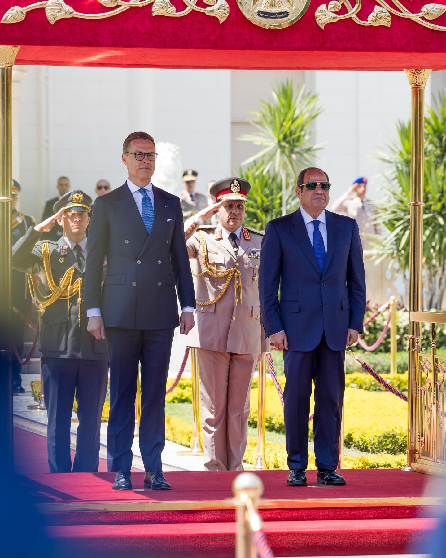 رئيس فنلندا بعد وصوله إلى القاهرة: شكراً للرئيس السيسي على الاستقبال الحار