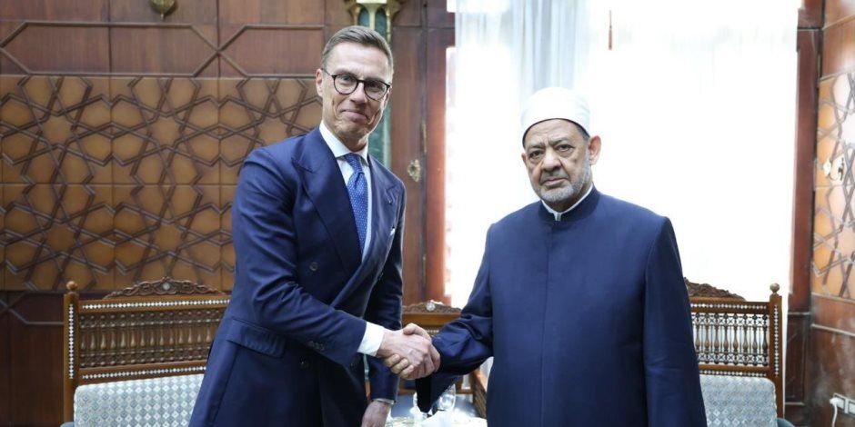رئيس فنلندا ينشر فيديو من لقائه شيخ الأزهر: تشرفت بمقابلة الإمام الأكبر