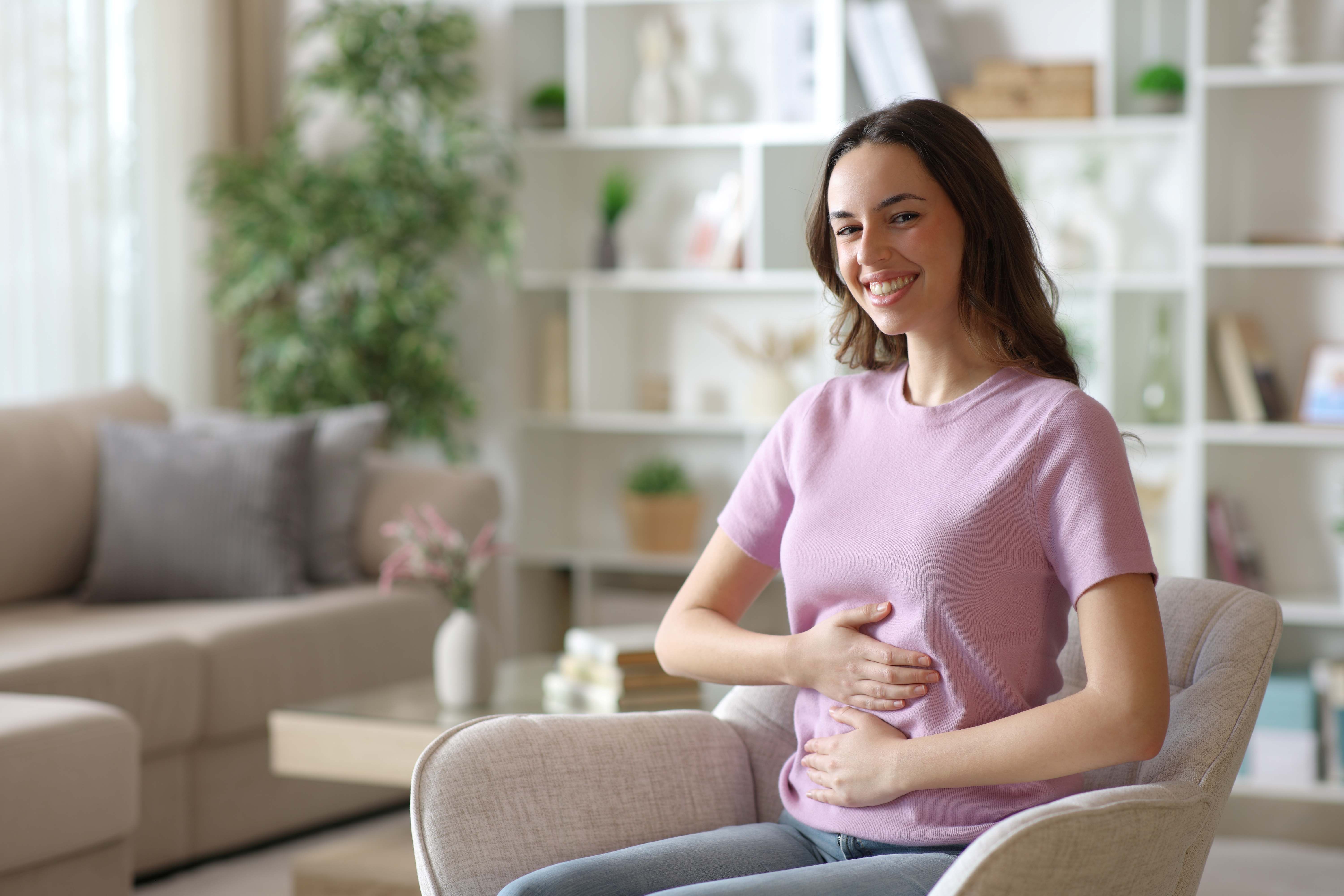 أسباب عسر الهضم والانتفاخ وكيفية الوقاية: إشارات من جسمكِ لا يجب تجاهلها