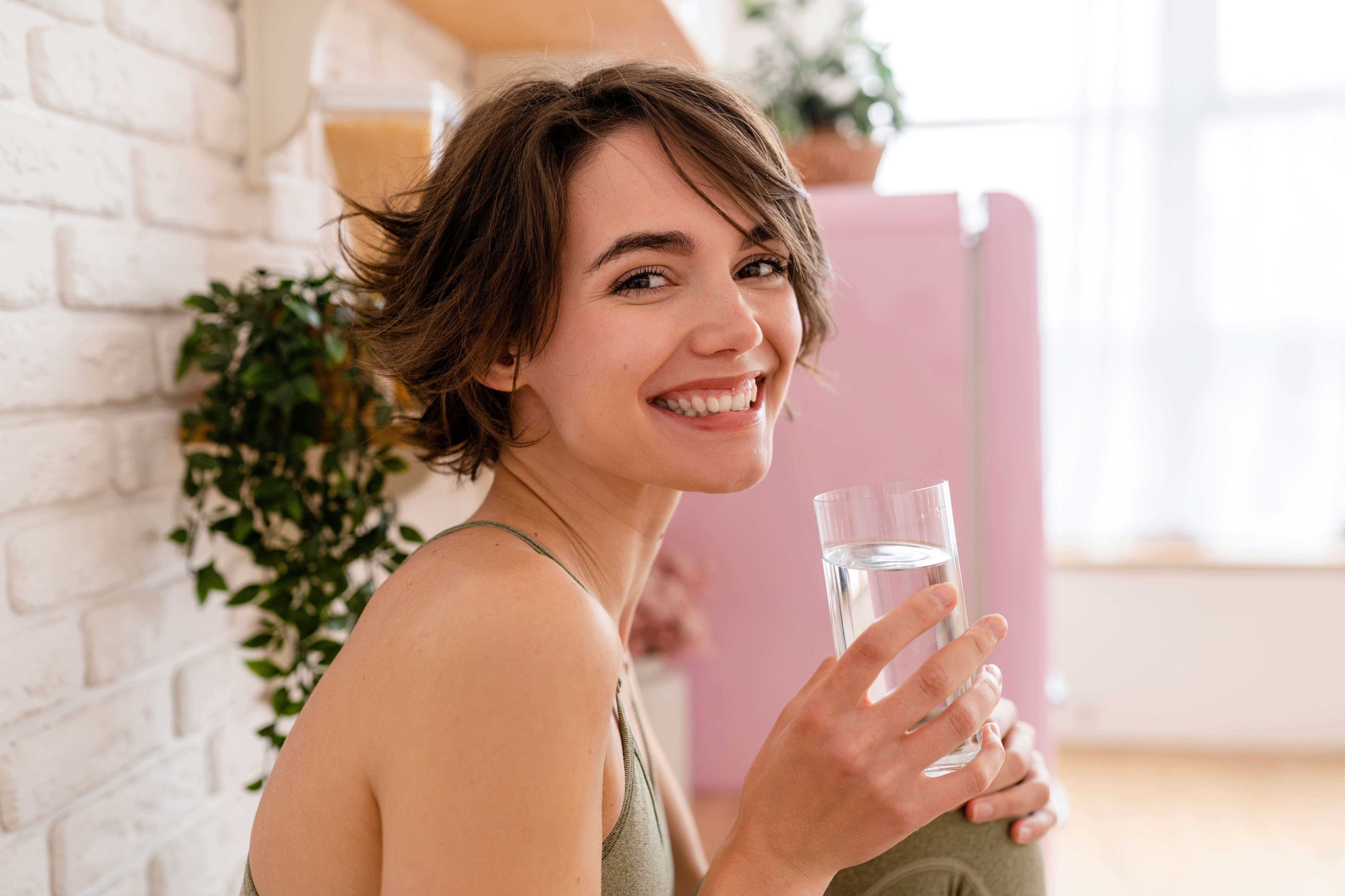 أسباب عسر الهضم والانتفاخ وكيفية الوقاية: إشارات من جسمكِ لا يجب تجاهلها