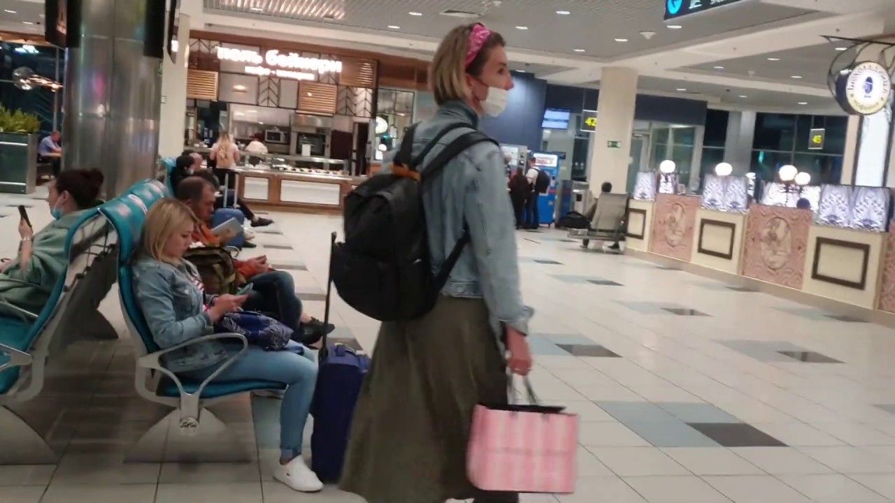 احتجاز 40 إسرائيليًا في مطار موسكو بدون طعام...